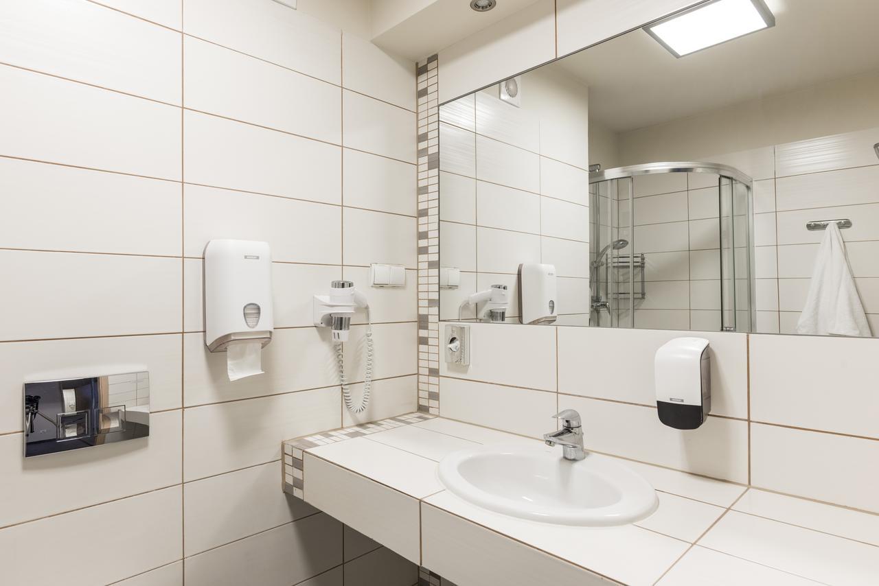 Willa Wiosenna Hotel Ozarow Mazowiecki Buitenkant foto