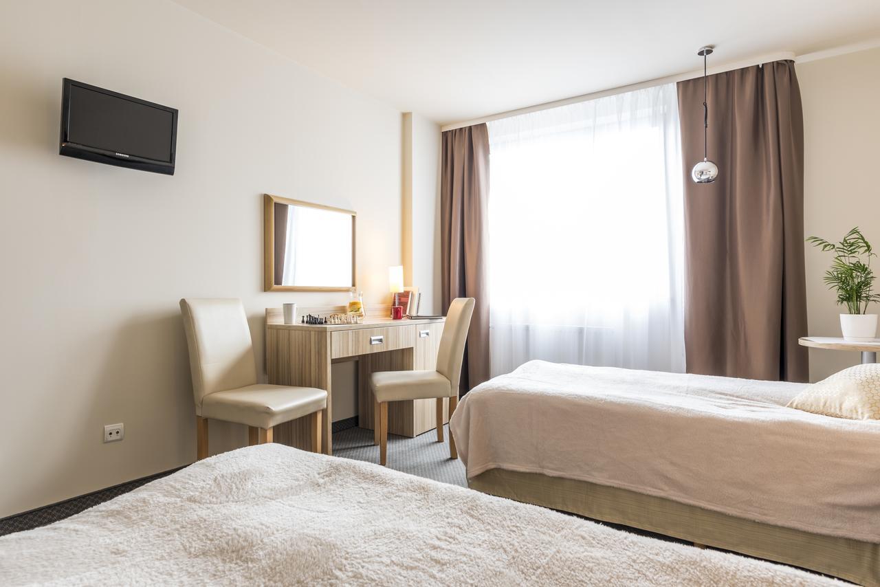 Willa Wiosenna Hotel Ozarow Mazowiecki Buitenkant foto