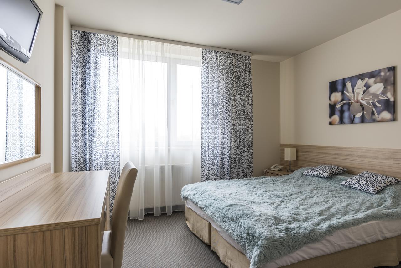 Willa Wiosenna Hotel Ozarow Mazowiecki Buitenkant foto