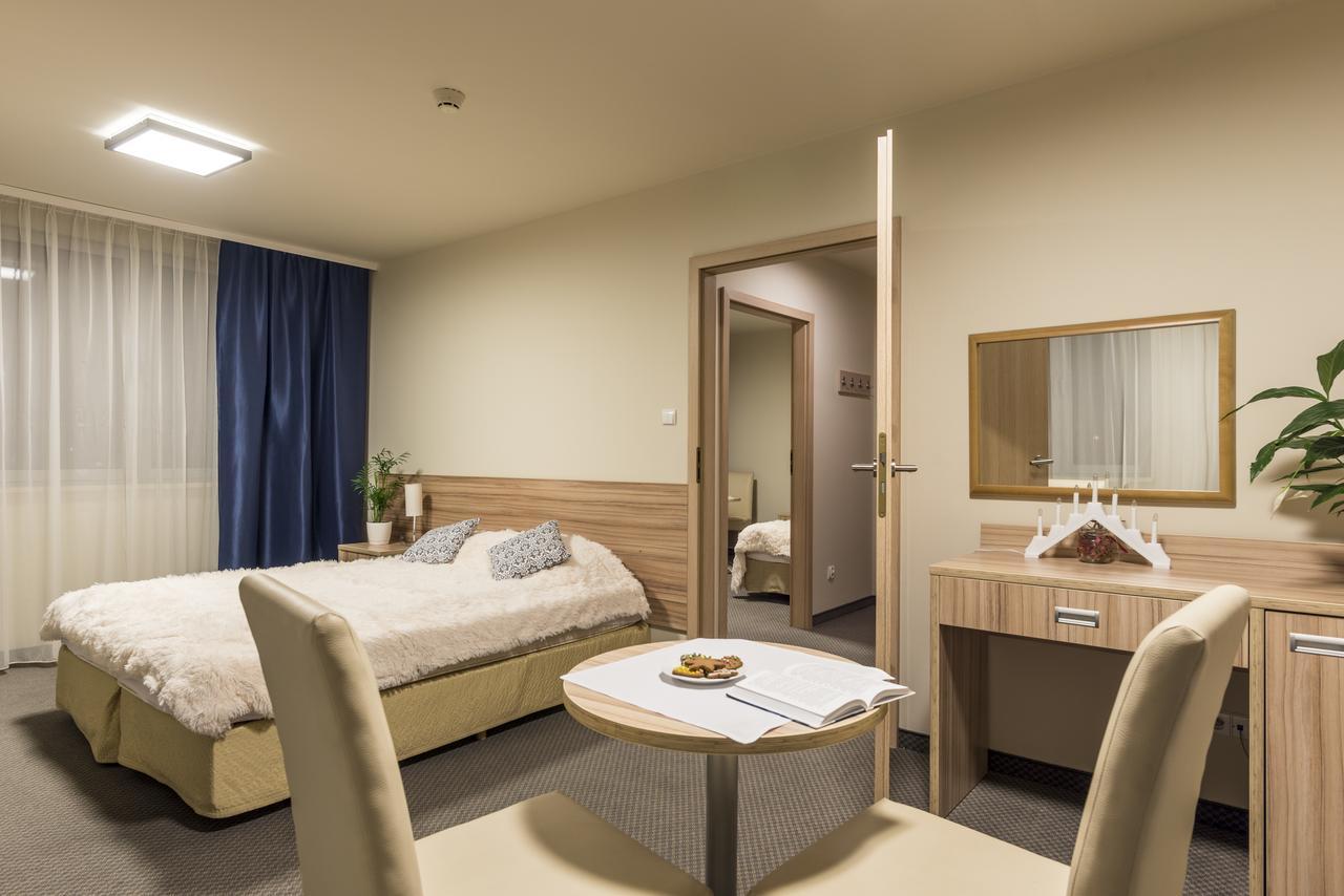 Willa Wiosenna Hotel Ozarow Mazowiecki Buitenkant foto