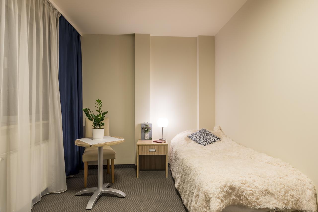 Willa Wiosenna Hotel Ozarow Mazowiecki Buitenkant foto