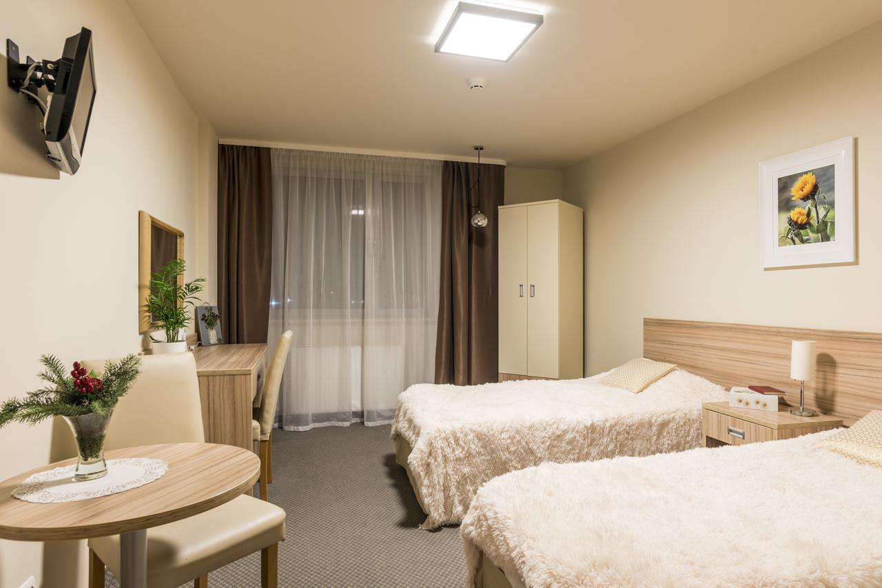Willa Wiosenna Hotel Ozarow Mazowiecki Buitenkant foto